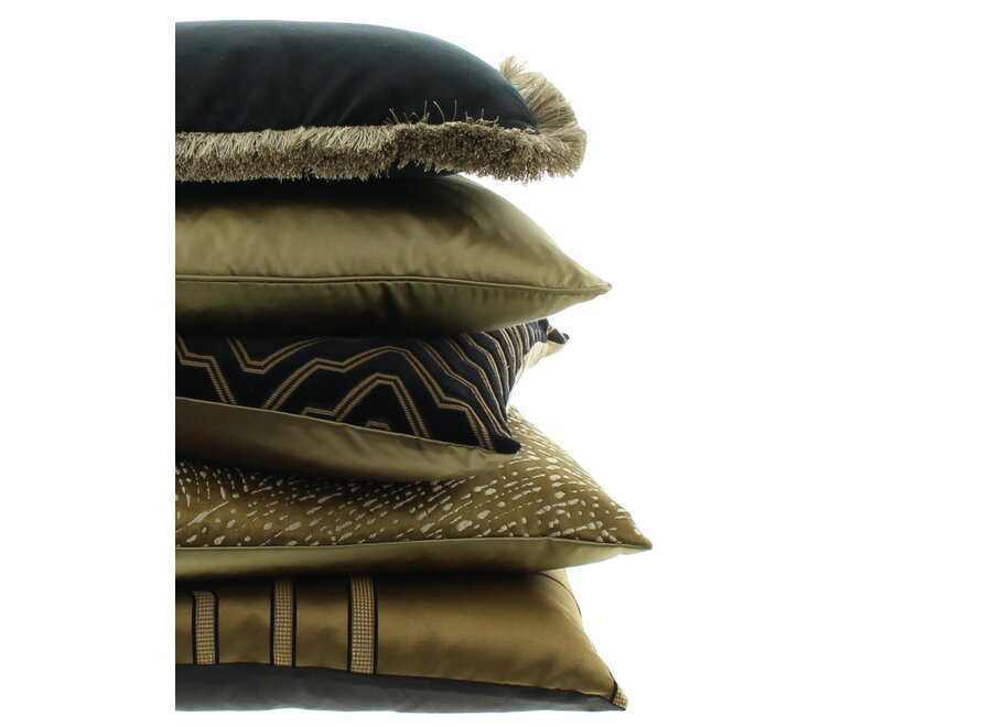 Decorative pillow Dafne Dark Gold + Piping Foil Sand