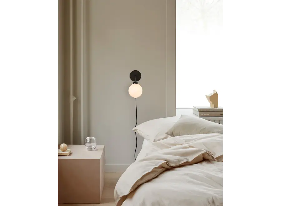 Wall lamp Apiales Wall - Satin black - Opal