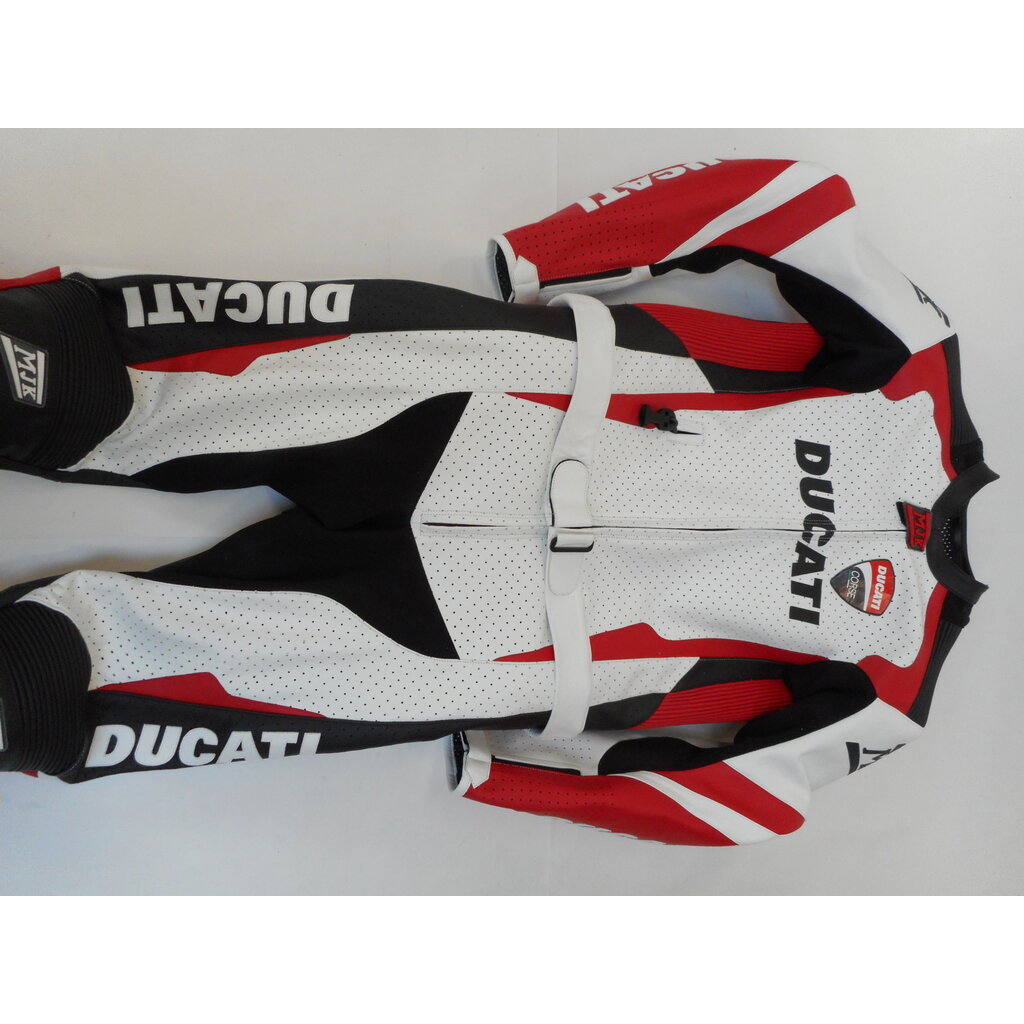MJK Leathers Airbag Combipak Ducati voor al jouw circuitdagen of avontuurlijke reizen op de motor