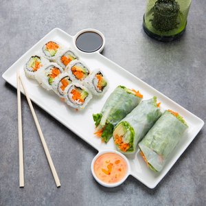 Sushi plate 33x23x1,3 cm with 2 built-in sauce cups