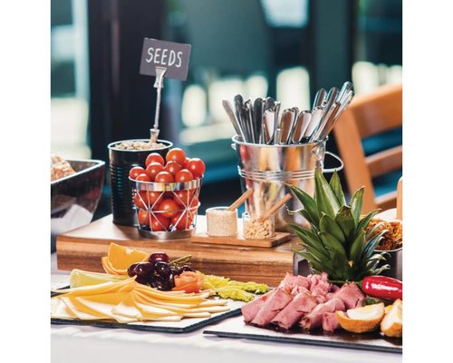 M&T Houten plankje met 2 mini glazen potjes