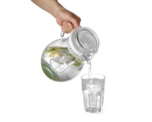 M&T Pichet 3 litres SAN plastique  avec tube à glaçons  pour le rafraichissement.