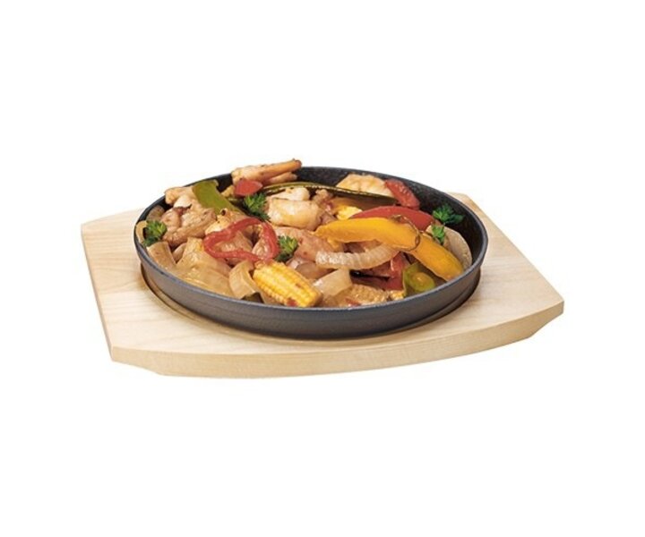 M&T Bistropan 22 cm gietijzer inclusief houten onderbord