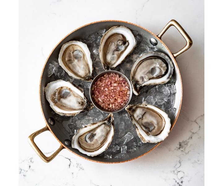 DE BUYER  Ronde  schotel  buitenzijde  koper 90 %  binnenzijde rvs 10 %   Diam. 24 cm