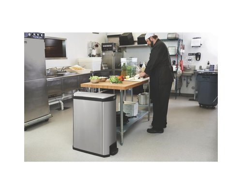 RUBBERMAID  Slim Jim® Step On pedal bin 90 liter