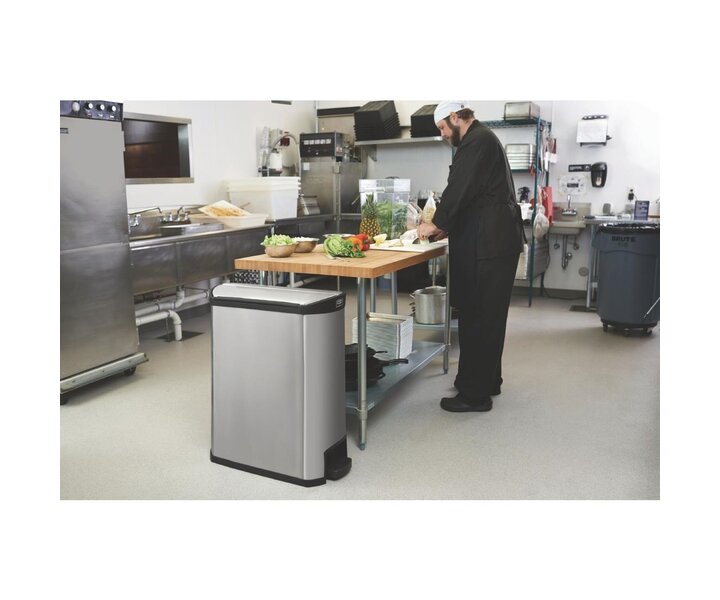 RUBBERMAID  Slim Jim® Step On poubelle à pédale 90 litres