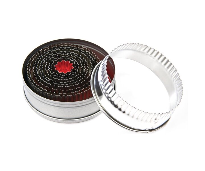 M&T Box with 11  round fluted pastry cutters