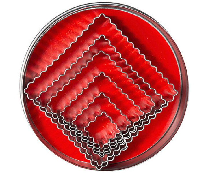 M&T Box with 6 square fluted pastry cutters