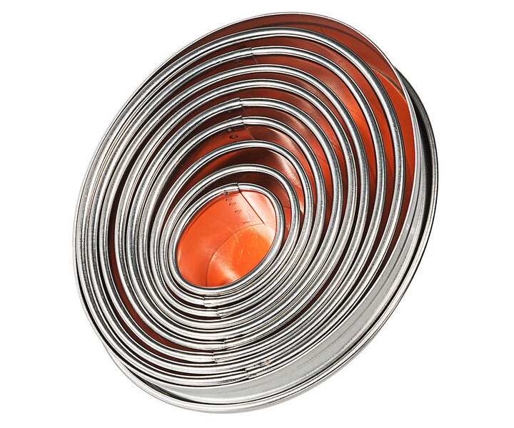 M&T Box with  9  plain oval  pastry cutters