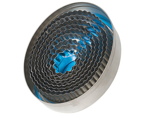 M&T Box with  9 fluted oval pastry cutters