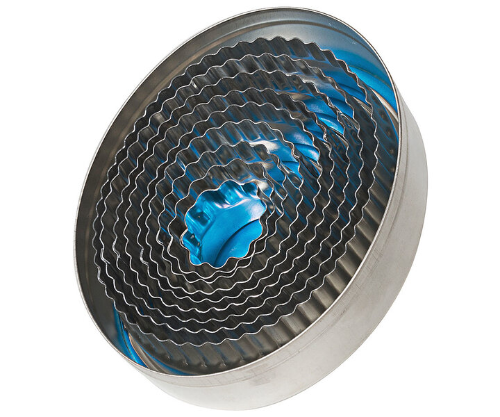 M&T Box with  9 fluted oval pastry cutters