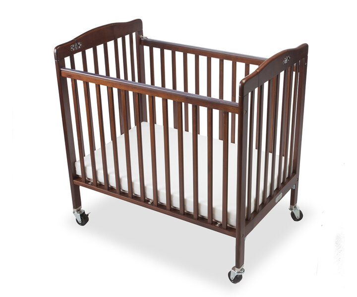 M&T Lit bébé pliable en bois acajou