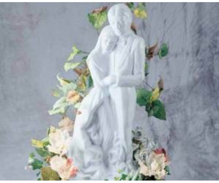 M&T Ice sculpture shape married couple