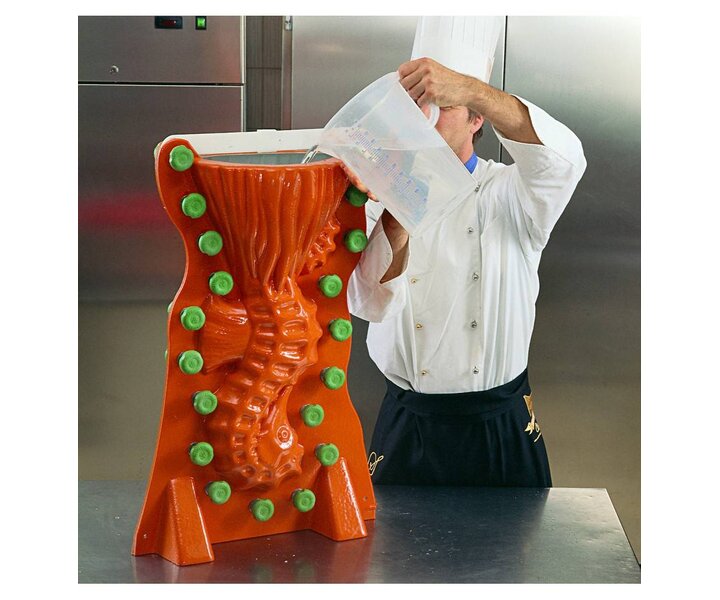 M&T Ice sculpture shape married couple