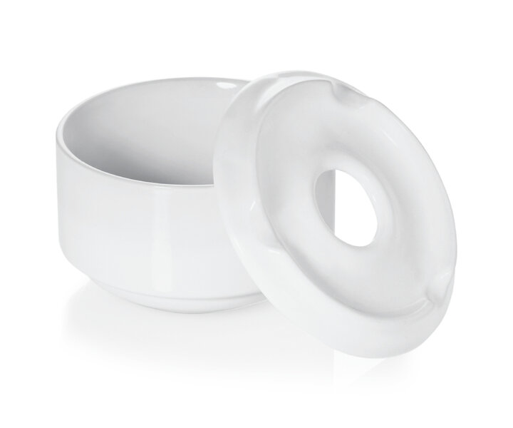 M&T Windproof ashtray white porcelain 10 cm