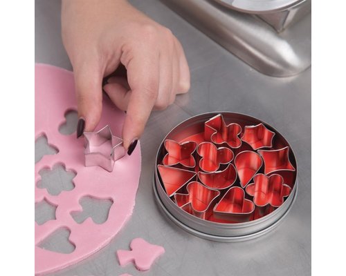 M&T Boite avec 12 découpoirs  figures 10 cm