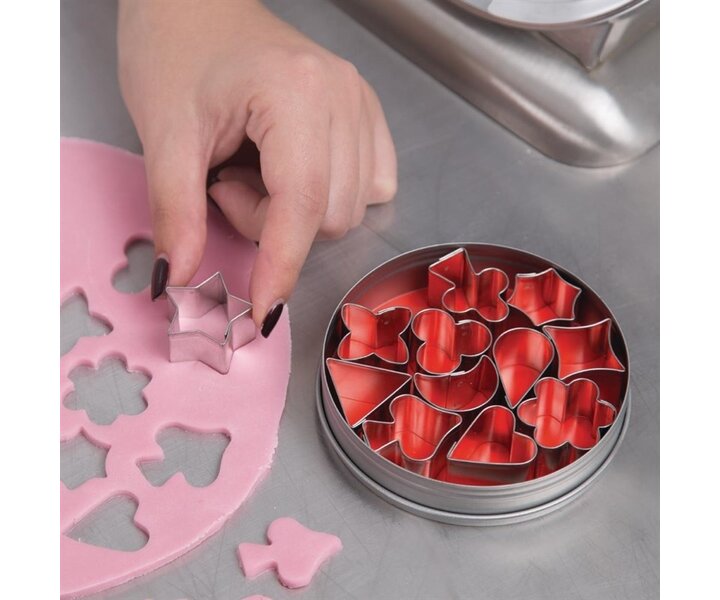 M&T Box with 12  pastry / aspic cutters figures 10 cm