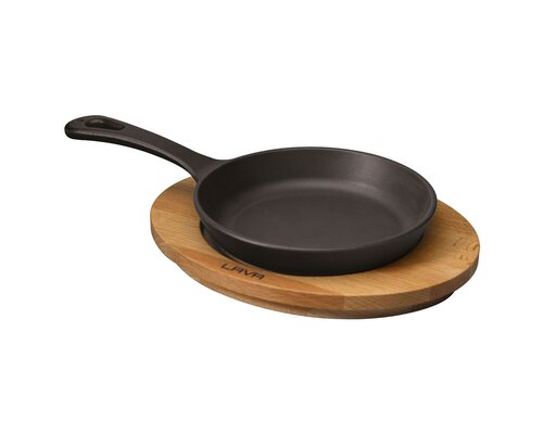 LAVA CAST IRON Braad & serveerpan  Ø 16 cm zwart gietijzer geleverd met houten onderzetter