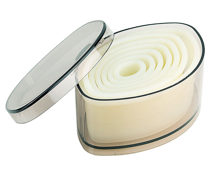 M&T Set with 7 plain oval pastry / aspic cutters