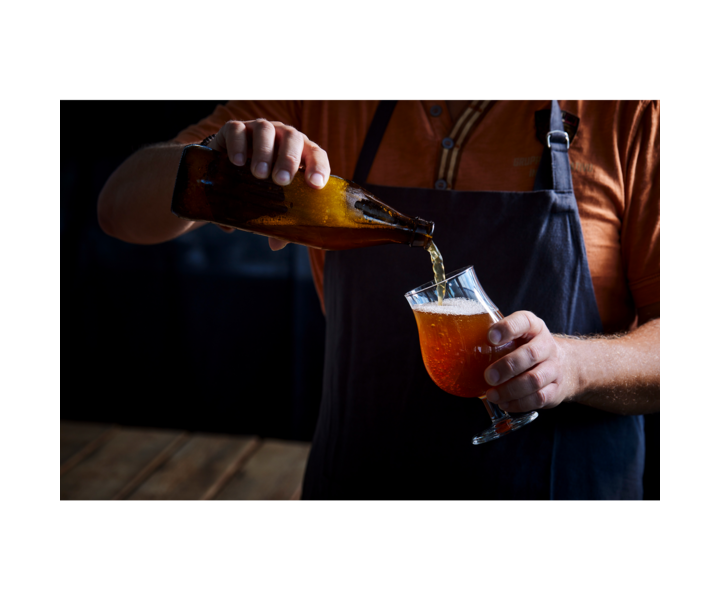 ROYAL LEERDAM  Bierglas op voet 40 cl