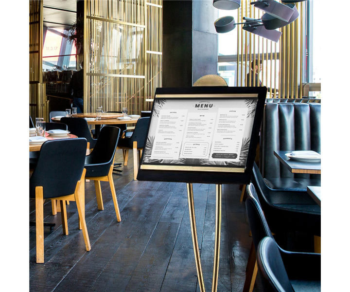 M&T Menu standaard DIN A3 met ingebouwde voet. Zwart/Goud messing