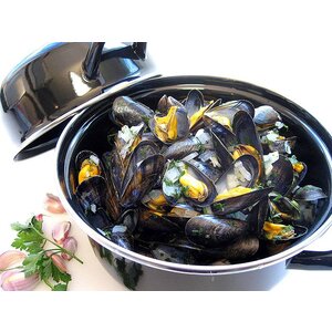 M & T  Mussel pot black for serving 1 kg of mussels