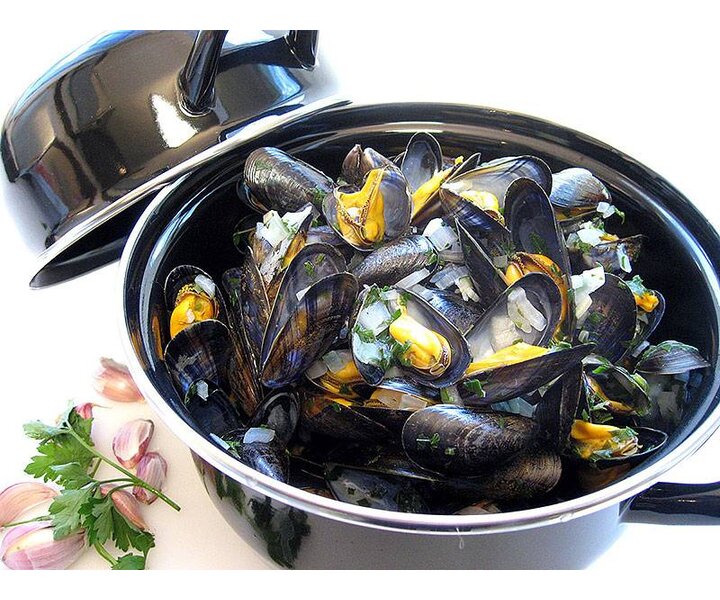 M&T Mussel pot black for serving 1 kg of mussels