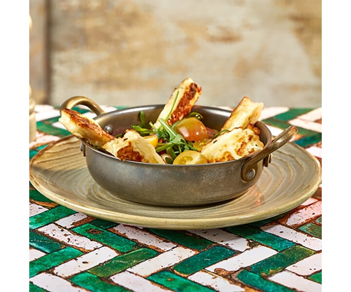 M&T Serving dish round with 2 handles  24 cm diameter vintage - stonewashed finish