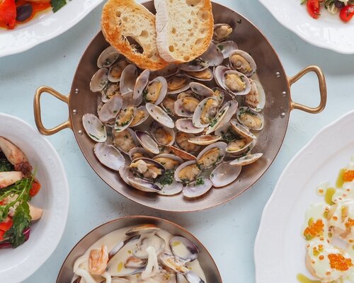 Seafood tableware