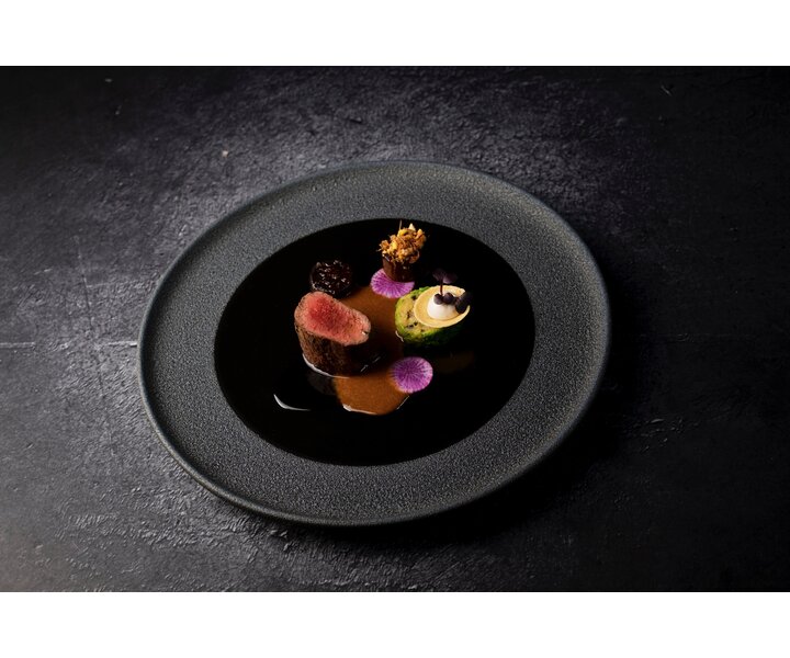 STUDIO RAW  Assiette plate Ø 22cm  " Black Vulcanic " Design by Kevala