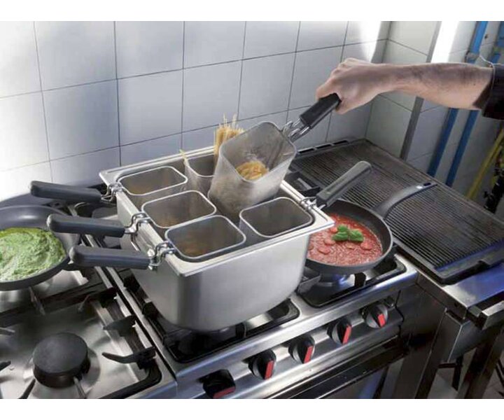 M&T Pasta koker 8 delig " Speedy Pasta "