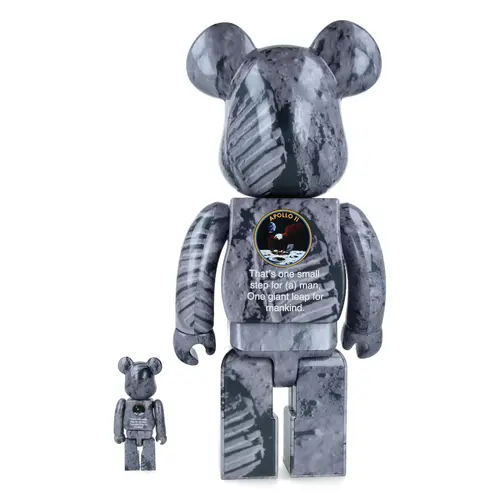 Medicom Toy 400% & 100% Bearbrick Set - Moon Footprints (NASA) Medicom Toy 400% & 100% Bearbrick Set - Moon Footprints (NASA)