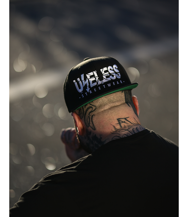 Useless Snapback Cap, schwarz