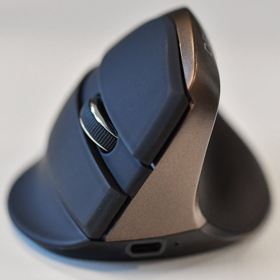 Delux Mini Jet Black draadloze rechtshandige ergonomische muis