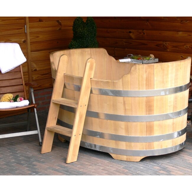 Luxurious oval bathtub large