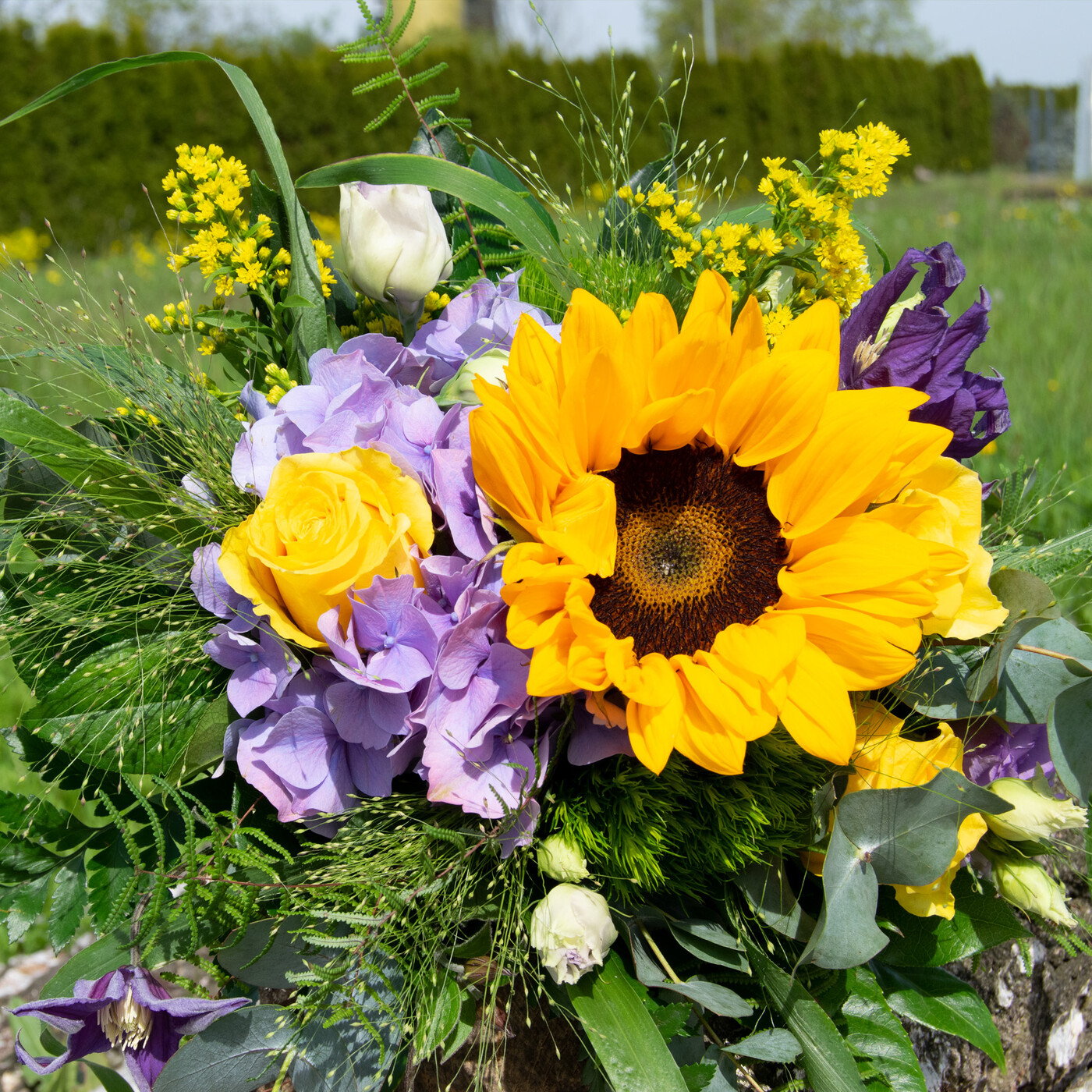 Blumenstrauß Yellow an Blue