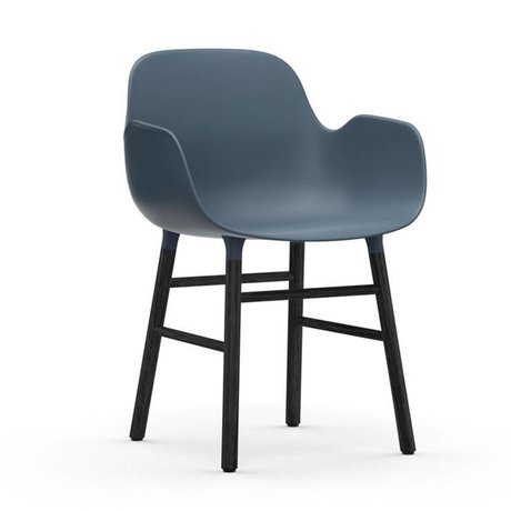 Normann Copenhagen Lehnstuhl Form blau schwarz Kunststoff Holz 56x52x80cm