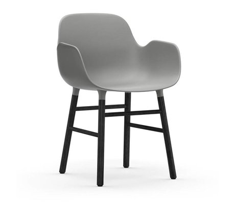 Normann Copenhagen Lænestol form 56x52x80cm grå sort plast tømmer