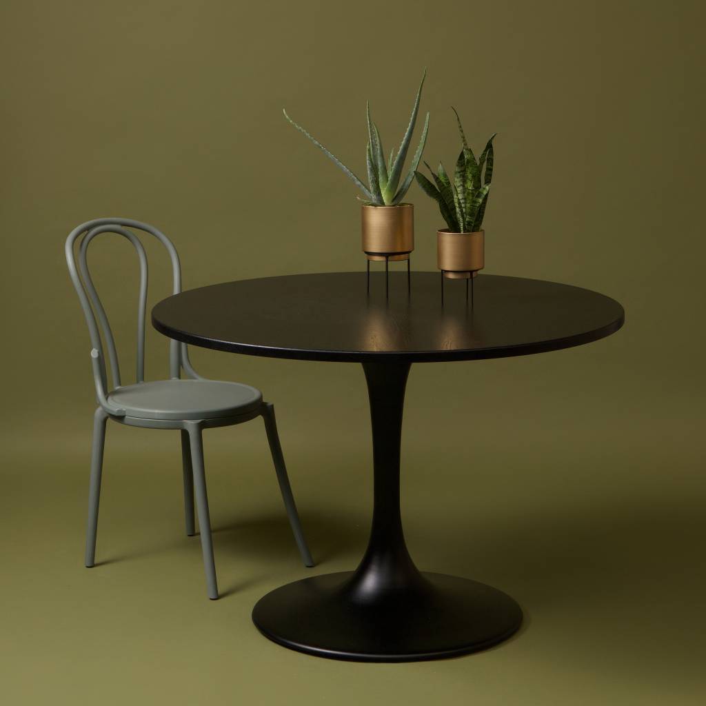 Esstisch Jazz Trompetenfuss Schwarz Eiche Schwarz O110x77cm Lefliving De