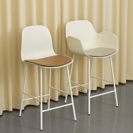 Normann Copenhagen Barhocker Rückenlehne aus weißem Kunststoff Stahl 75cm