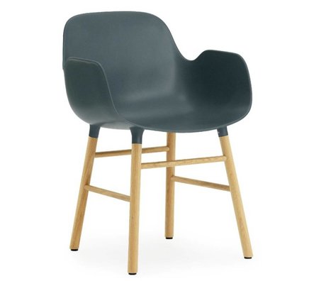 Normann Copenhagen Lænestol form blå plast eg 79,8x56x52cm