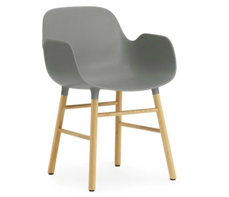 Normann Copenhagen Stuhl mit Armlehnen Form in grau aus Eichenholz und Kunststoff 79,8x56x52cm