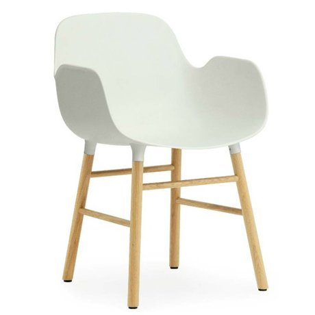 Normann Copenhagen Lænestol form hvid plast eg 79,8x56x52cm