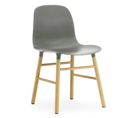 Normann Copenhagen Stuhl Form in grau aus Eichenholz und Kunststoff 78x48x52cm