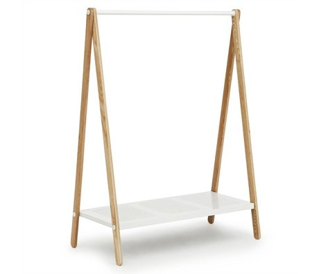 Normann Copenhagen Kleidungständer Toj in weiß aus Stahl und Eschenholz 160x120x59,5cm