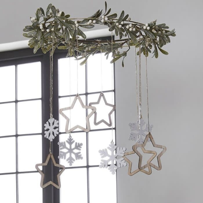 GINGERRAY Gold Hanging Hoop Decoration with Mistletoe and Wooden Hanging Snowflakes and Stars