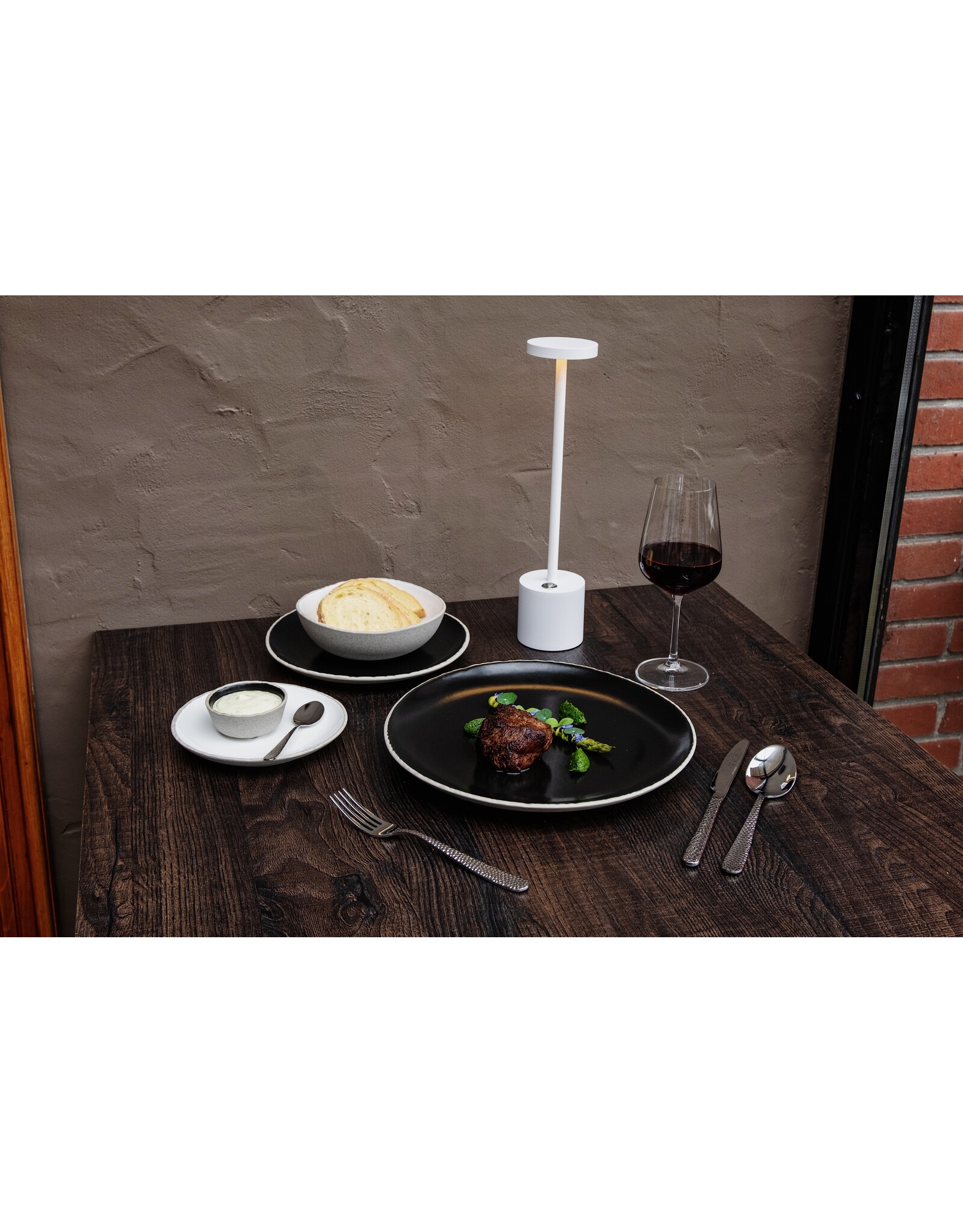 Stylepoint Delft wireless LED table lamp white