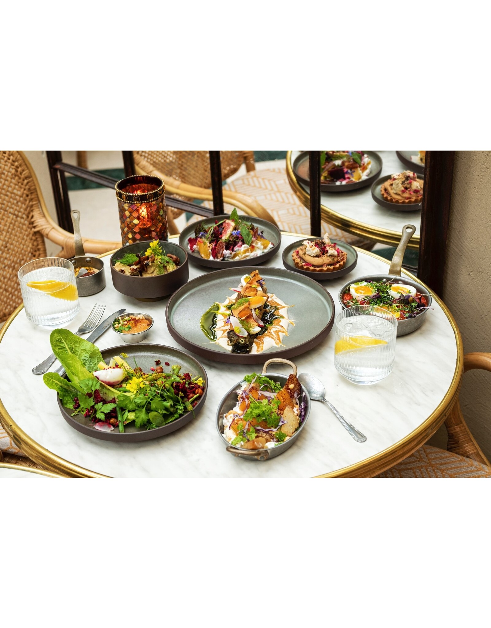 Stylepoint Forest round plate with natural tones, 20.5cm