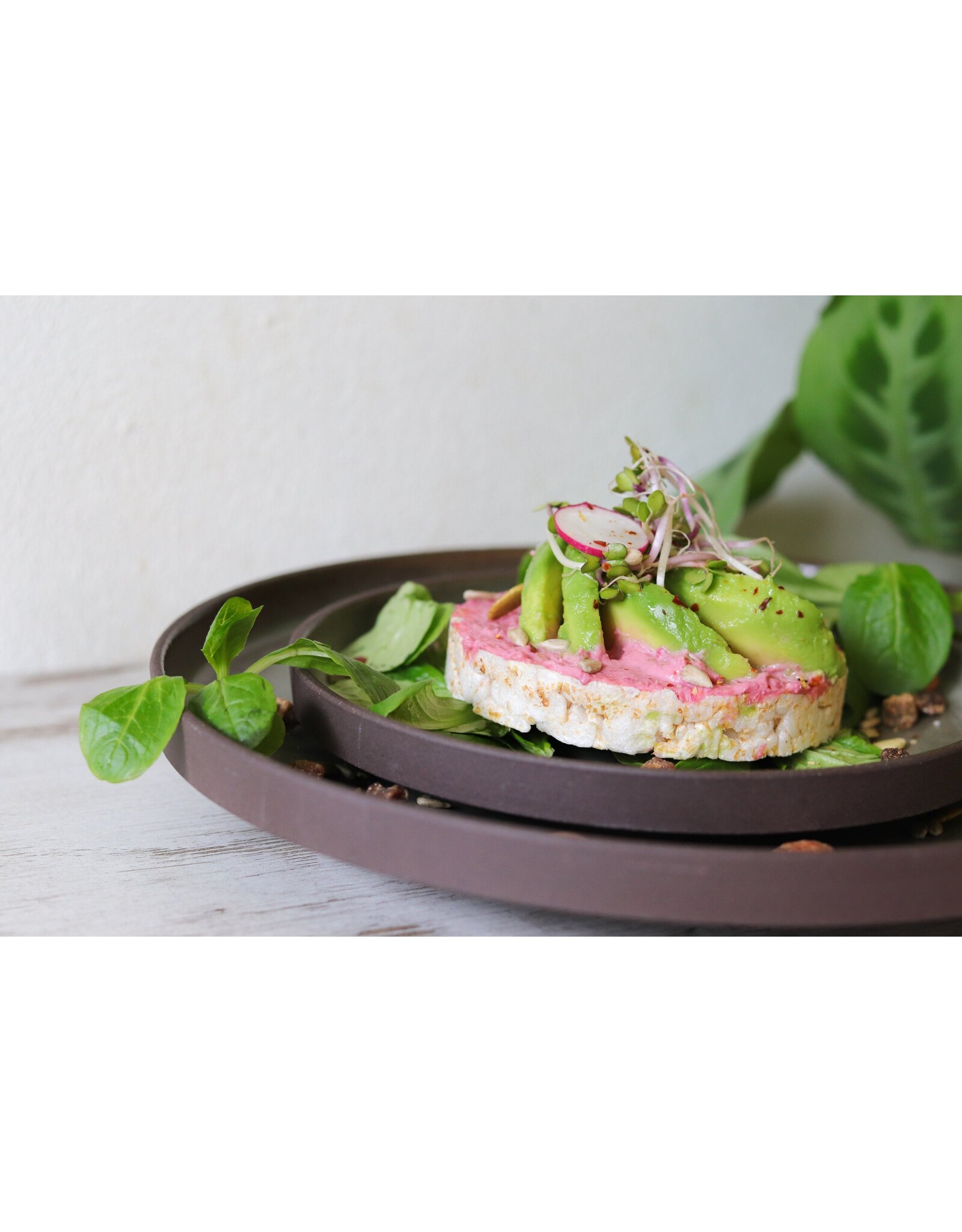 Stylepoint Forest round deep plate on a base with natural tones, 22.5cm