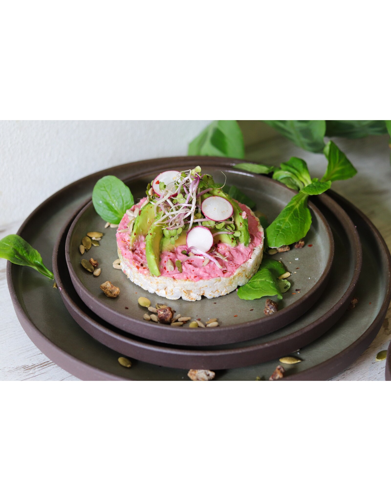 Stylepoint Forest round deep plate on a base with natural tones, 22.5cm